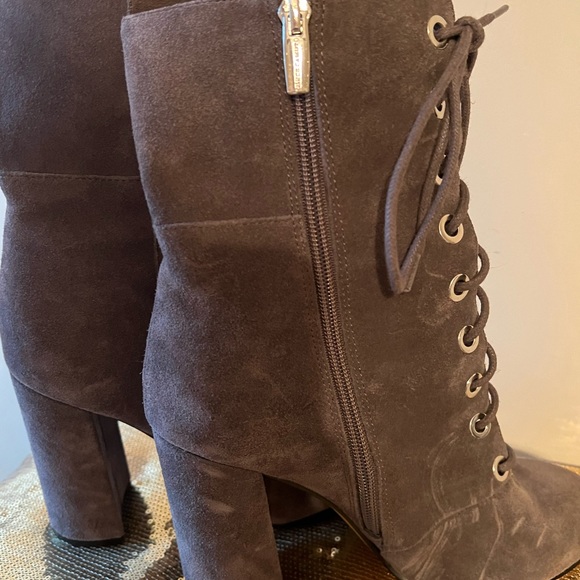 VINCE CAMUTO GRAY SUEDE LEATHER BOOTS WITH HEEL. LACE UP WITH SIDE ZIPPER! - Picture 9 of 16